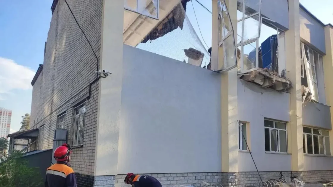 В колледже Екатеринбурга обрушилась крыша