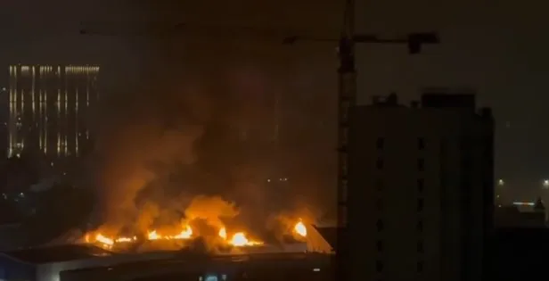 Мощный пожар на площади 3000 квадратов произошел на территории Кремля в Измайлово