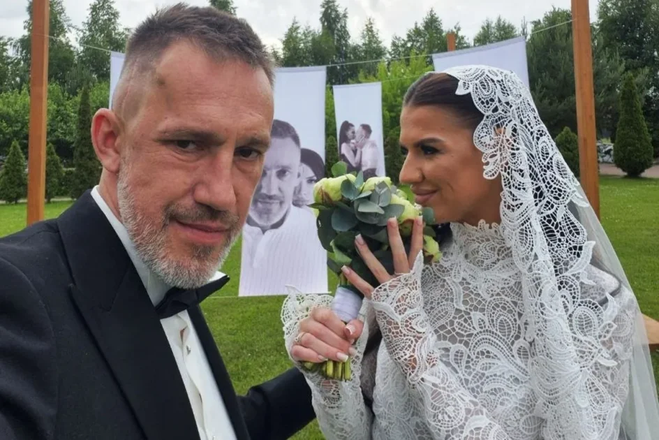 Победитель шоу «Битва экстрасенсов» женился на 30-летней возлюбленной