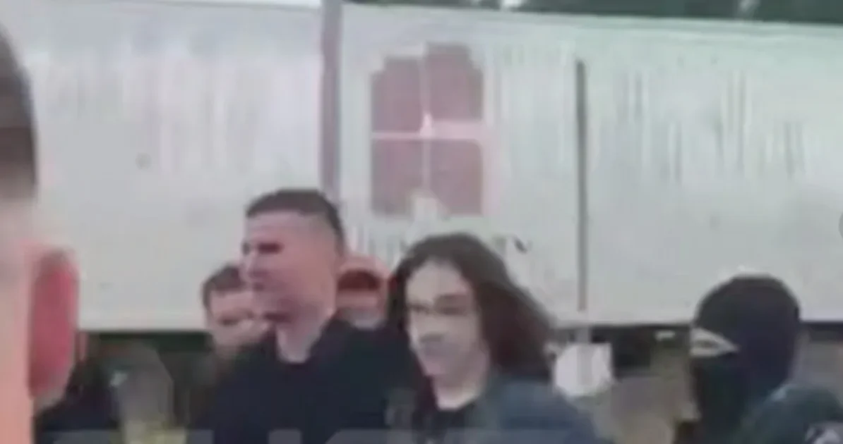 Неизвестный напал на посетителей ТЦ в Краснодаре Неизвестный напал на посетителей ТЦ в Краснодаре