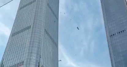 Самолет врезался в самый высокий небоскреб Пекина