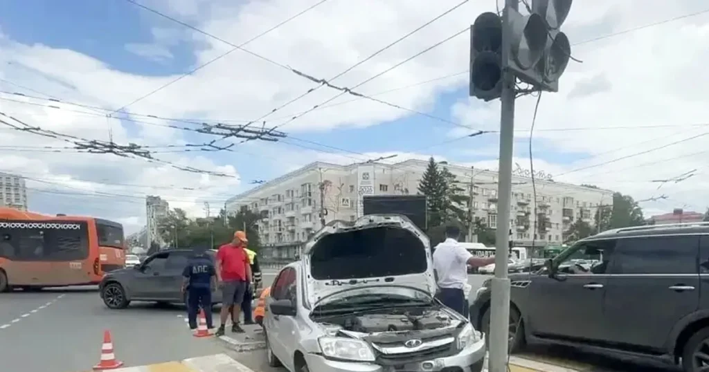 Стало известно, как легковушка сбила толпу пешеходов в Омске