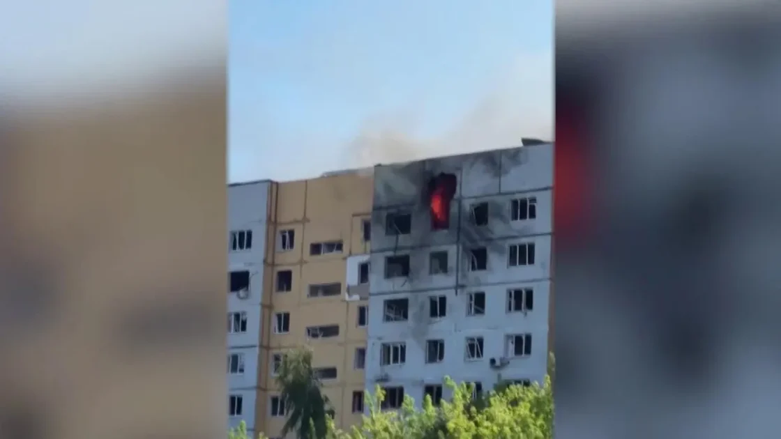 Ковальчук показал последствия удара ракеты ВСУ по жилой многоэтажке в Брянске
