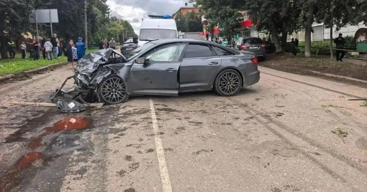 Сын депутата на Audi снёс машину автоинструктора, который учил его водить в Удмуртии