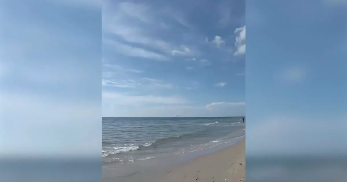 Cамолёт рухнул в воду возле пляжа во Флориде