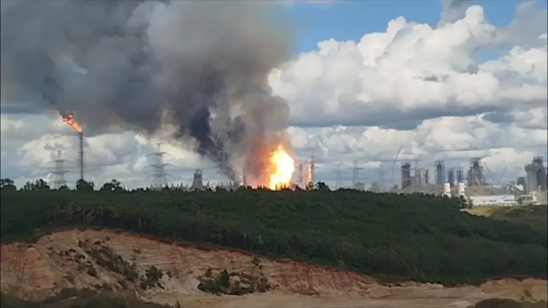 Произошел взрыв на крупном химическом предприятии России