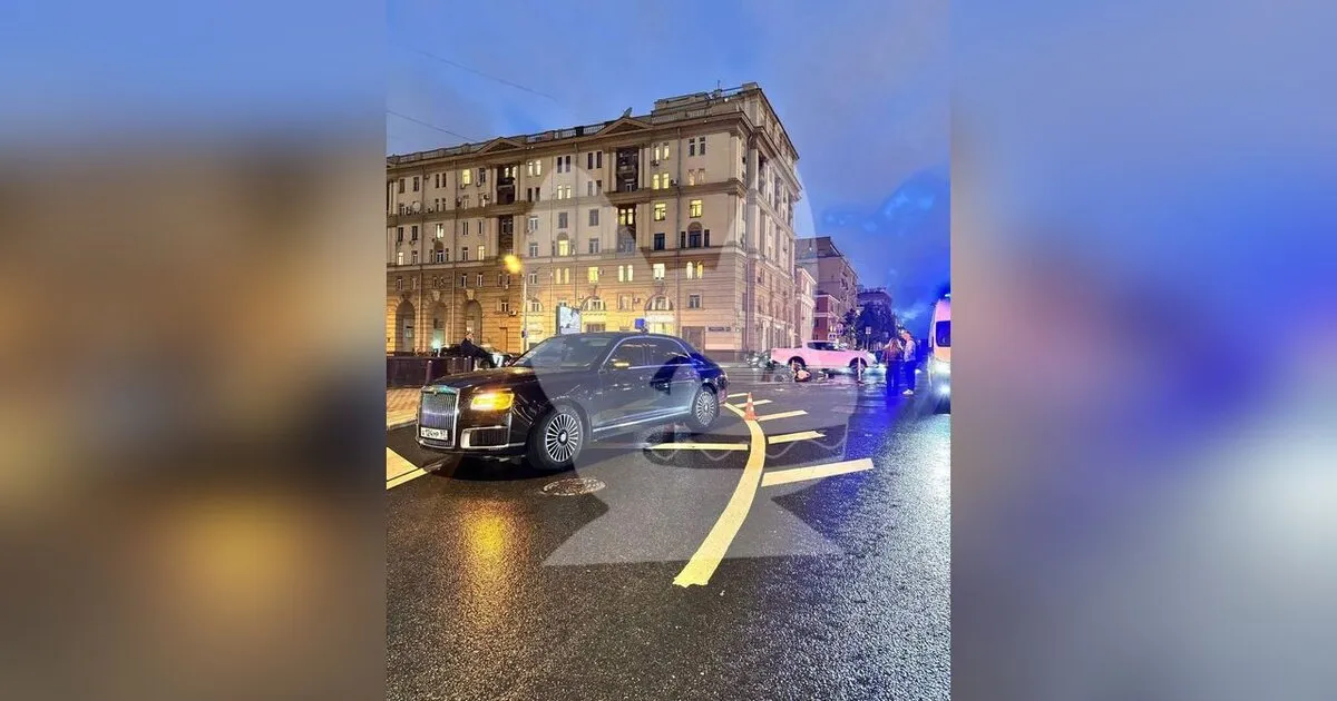 Автомобиль Aurus с Леонидом Слуцким попал в аварию в центре Москвы