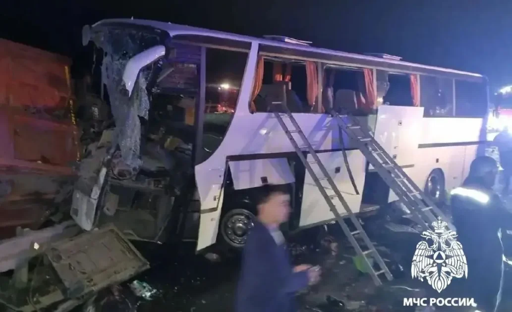 ДТП с автобусом и грузовиком произошло в Ставропольском крае