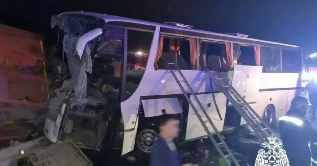 ДТП с автобусом и грузовиком произошло в Ставропольском крае