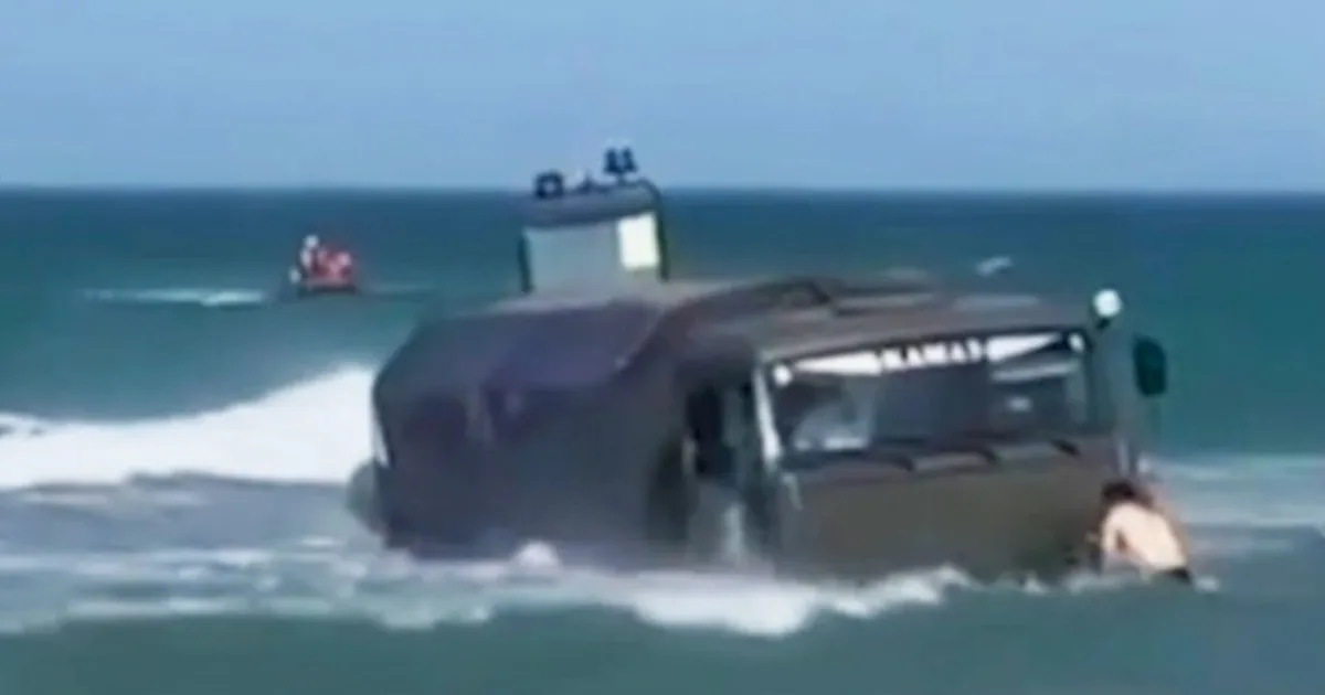19 казахстанских военных унесло волной в море