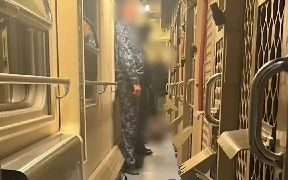В поезде в Кабардино-Балкарии убили сотрудника ФСИН