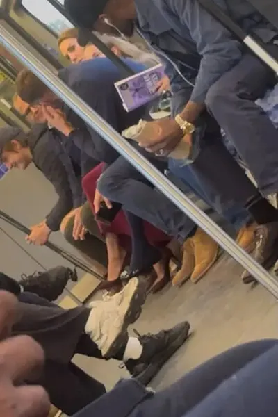 Кейт Миддлтон с дочерью впервые заметили в метро в Лондоне